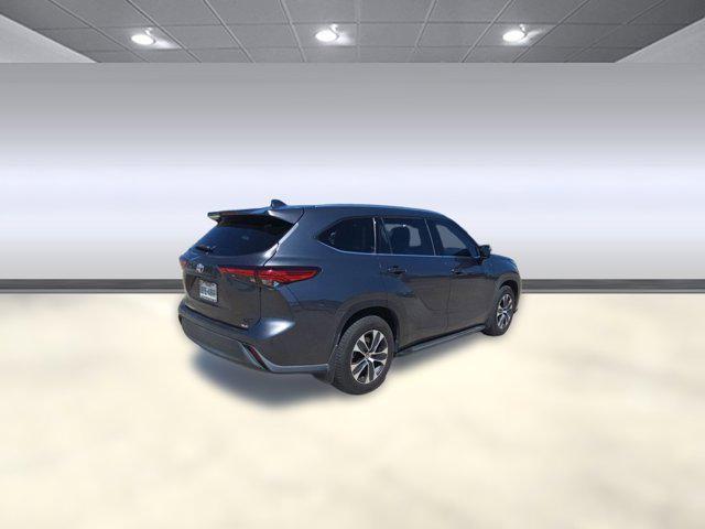 Photo of 2020 Magnetic Gray Metallic Toyota Highlander
