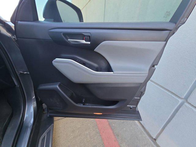 Photo of 2020 Magnetic Gray Metallic Toyota Highlander