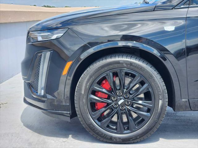 Photo of 2025 Stellar Black Metallic Cadillac XT6