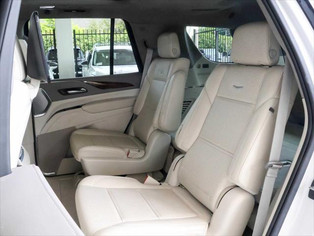 Photo of 2021 Crystal White Tricoat Cadillac Escalade