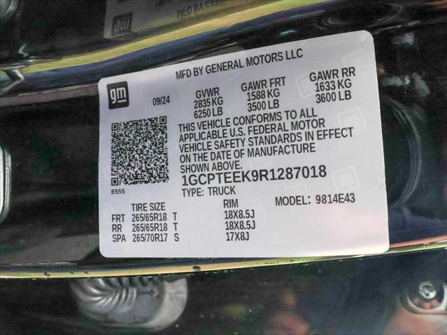 Photo of 2024 Black Chevrolet Colorado