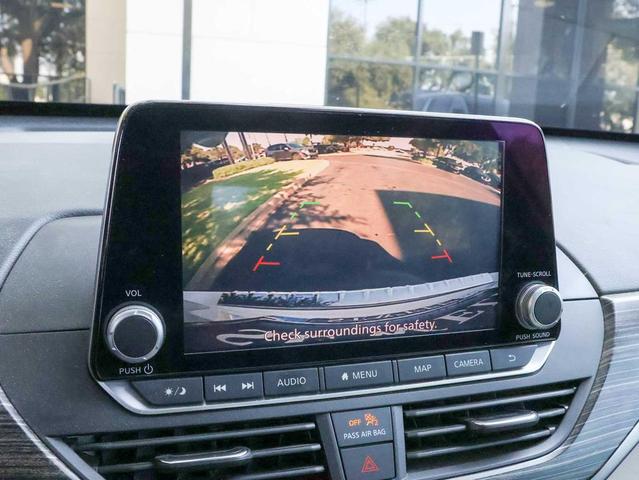 Photo of 2021 Pearl White Tricoat Nissan Altima