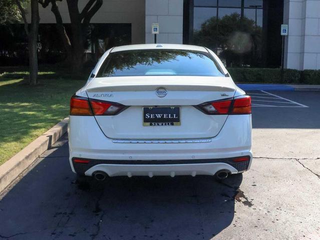 Photo of 2021 Pearl White Tricoat Nissan Altima