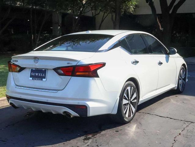 Photo of 2021 Pearl White Tricoat Nissan Altima