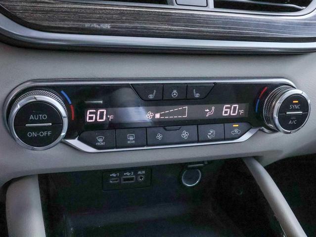 Photo of 2021 Pearl White Tricoat Nissan Altima