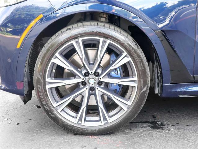 Photo of 2022 Tanzanite Blue II Metallic BMW X7