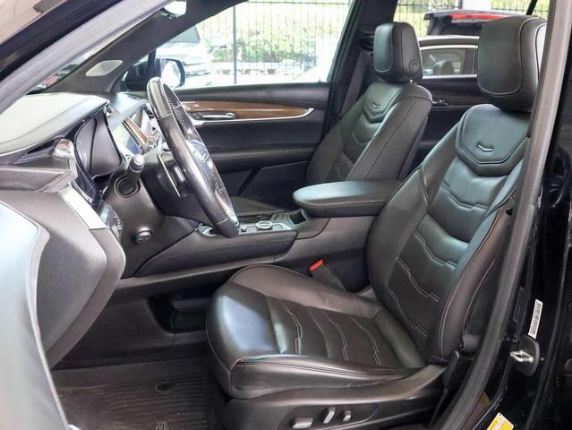 Photo of 2021 Stellar Black Metallic Cadillac XT6