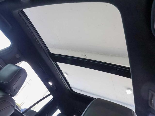 Photo of 2021 Stellar Black Metallic Cadillac XT6
