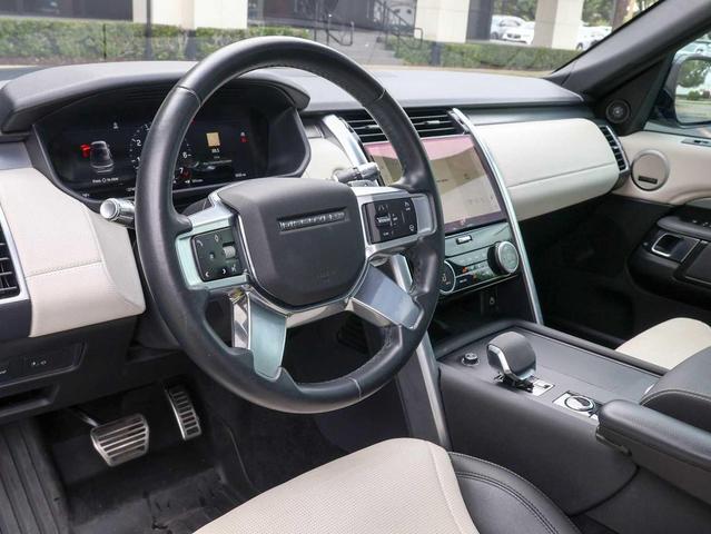 Photo of 2022 Byron Blue Metallic Land Rover Discovery