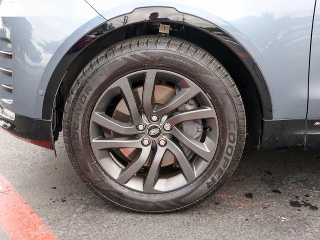 Photo of 2022 Byron Blue Metallic Land Rover Discovery