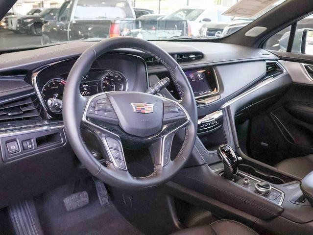 Photo of 2025 Argent Silver Metallic Cadillac XT5
