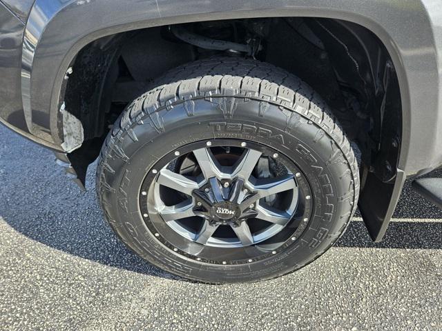 Photo of 2016 Magnetic Gray Metallic Toyota Tacoma