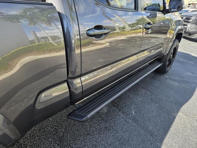 Photo of 2016 Magnetic Gray Metallic Toyota Tacoma