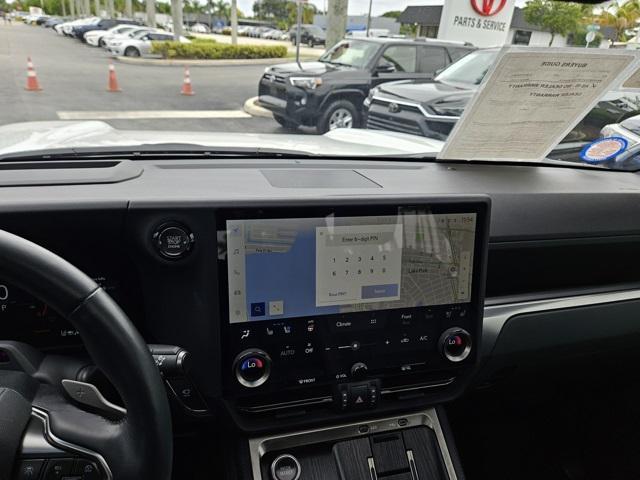 Photo of 2024 Eminent White Pearl Lexus GX 550