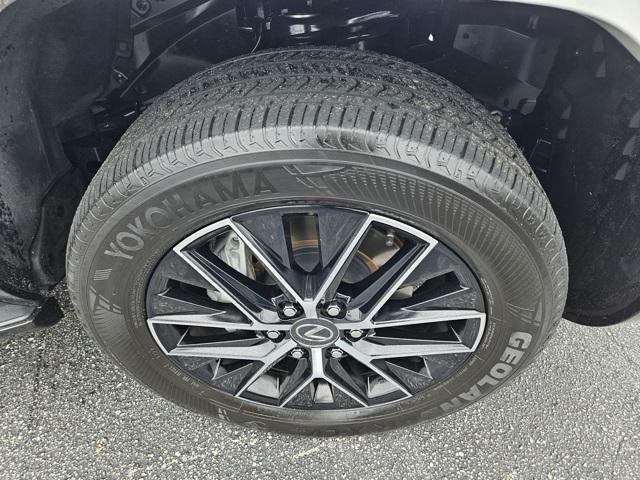 Photo of 2024 Eminent White Pearl Lexus GX 550