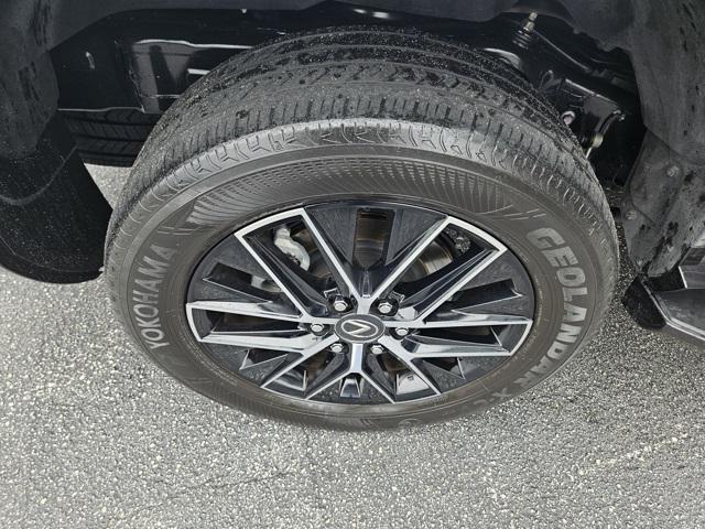 Photo of 2024 Eminent White Pearl Lexus GX 550