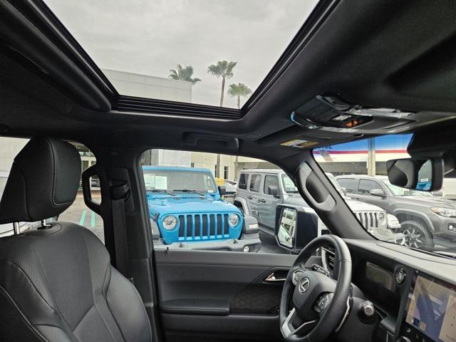 Photo of 2024 Eminent White Pearl Lexus GX 550