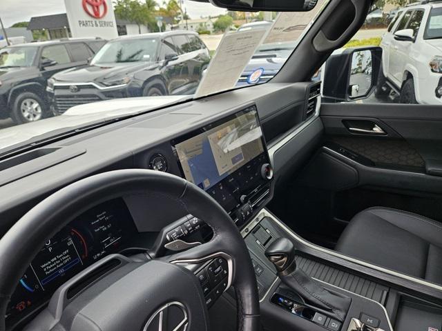 Photo of 2024 Eminent White Pearl Lexus GX 550