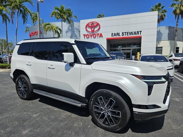 Photo of 2024 Eminent White Pearl Lexus GX 550