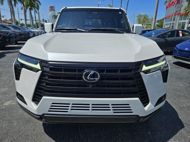 Photo of 2024 Eminent White Pearl Lexus GX 550