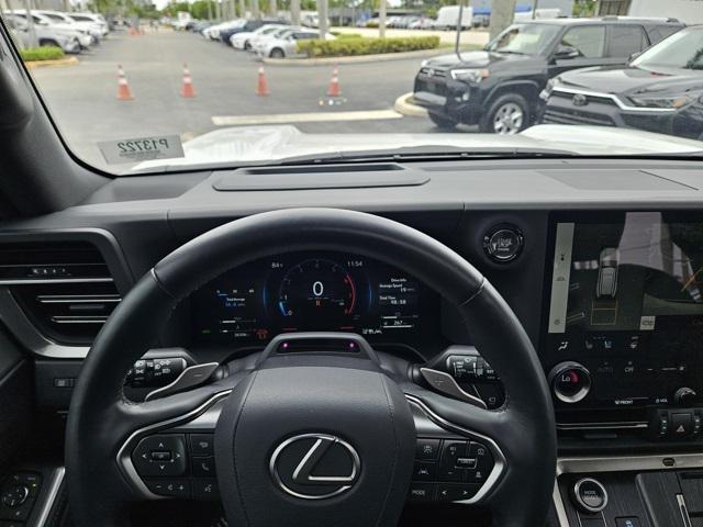 Photo of 2024 Eminent White Pearl Lexus GX 550