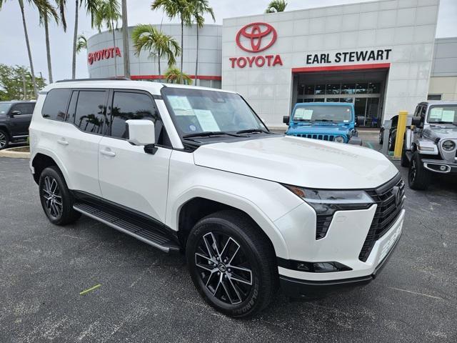 Photo of 2024 Eminent White Pearl Lexus GX 550