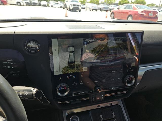 Photo of 2024 Eminent White Pearl Lexus GX 550