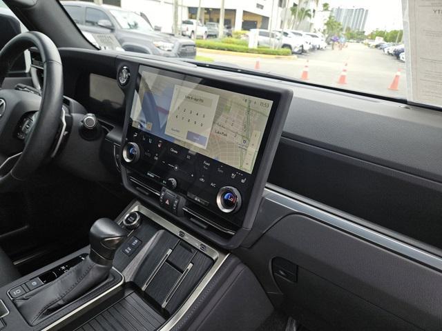 Photo of 2024 Eminent White Pearl Lexus GX 550