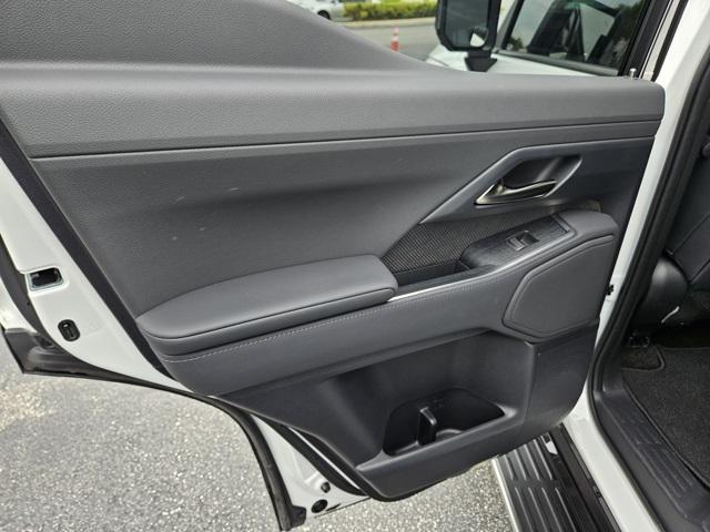 Photo of 2024 Eminent White Pearl Lexus GX 550