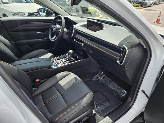 Photo of 2025 wind chill pearl Mazda CX-50 Hybrid
