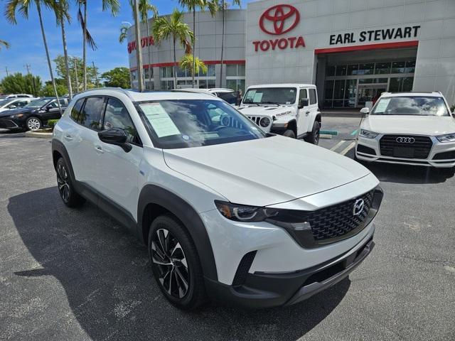 Photo of 2025 wind chill pearl Mazda CX-50 Hybrid
