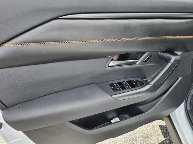 Photo of 2025 wind chill pearl Mazda CX-50 Hybrid