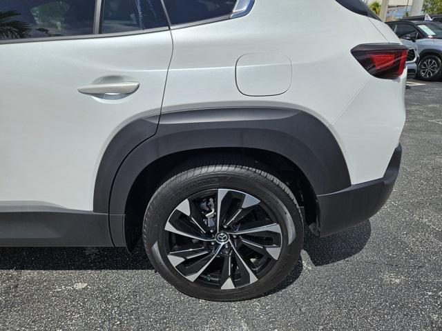 Photo of 2025 wind chill pearl Mazda CX-50 Hybrid
