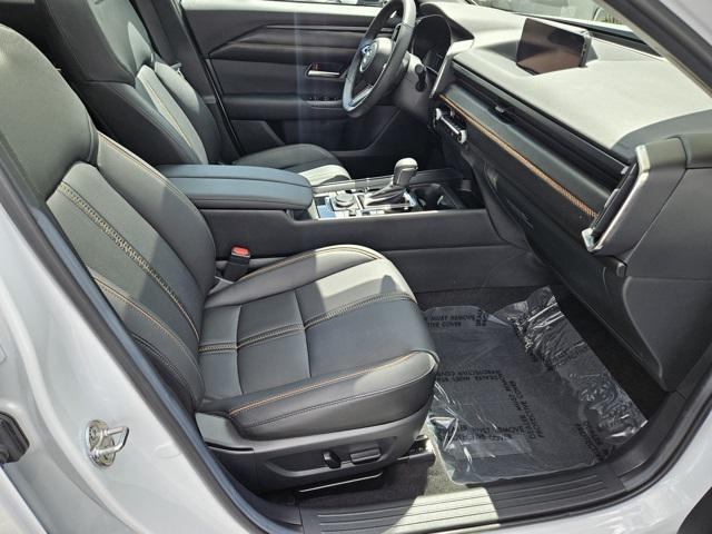 Photo of 2025 wind chill pearl Mazda CX-50 Hybrid