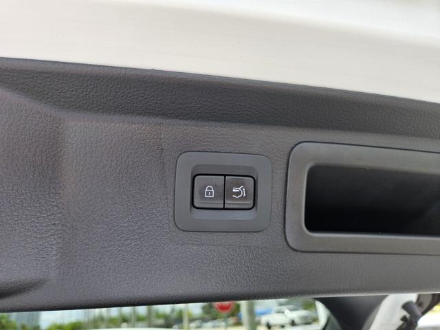 Photo of 2025 wind chill pearl Mazda CX-50 Hybrid