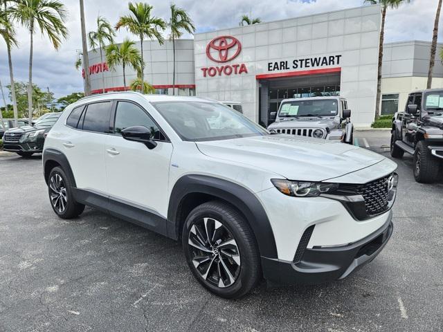 Photo of 2025 wind chill pearl Mazda CX-50 Hybrid