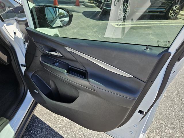Photo of 2023 Summit White Chevrolet Bolt EV