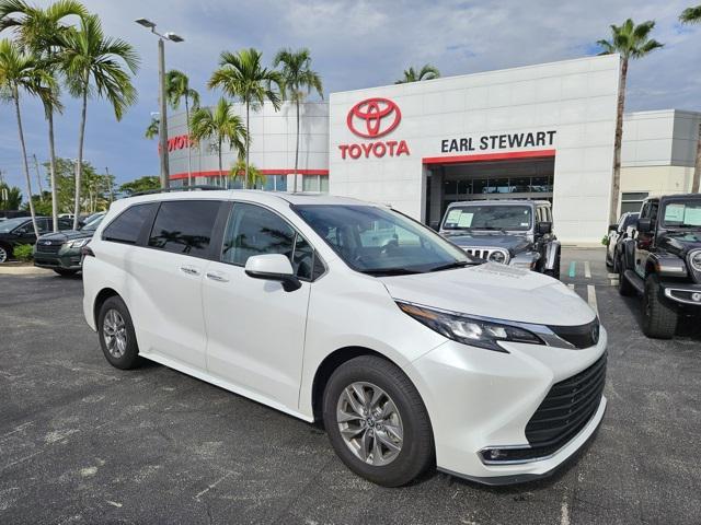 Photo of 2024 Ice Cap Toyota Sienna