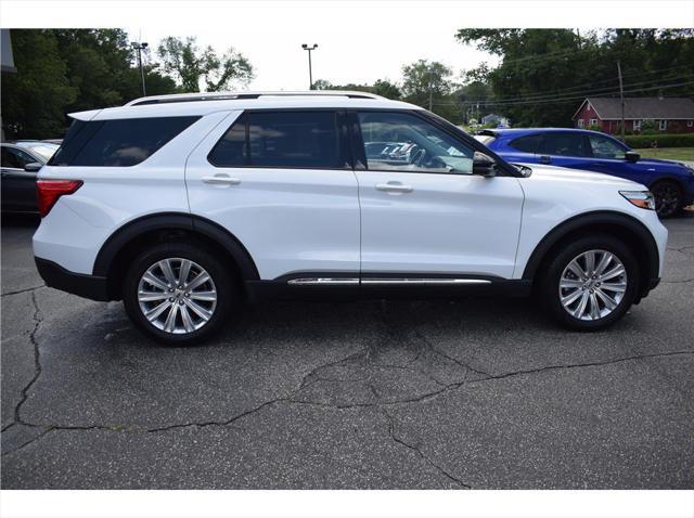 Photo of 2022 White Ford Explorer