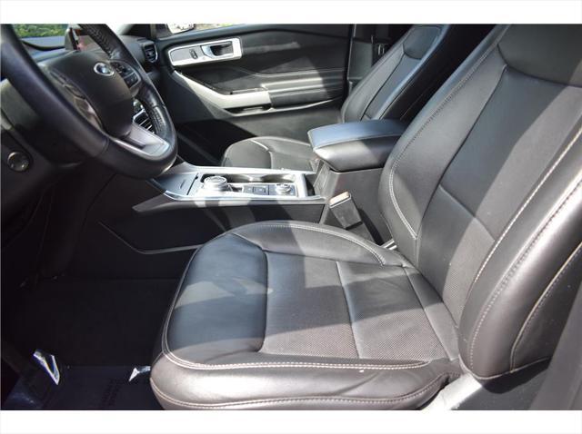 Photo of 2022 White Ford Explorer