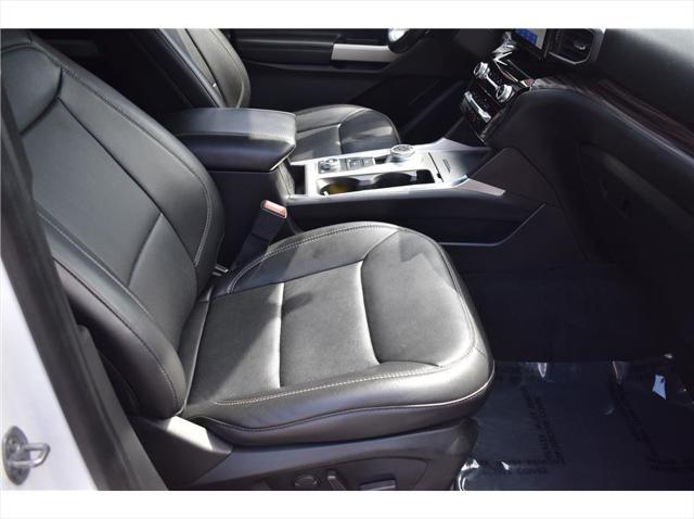 Photo of 2022 White Ford Explorer