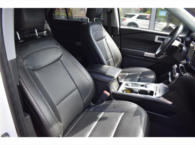 Photo of 2022 White Ford Explorer