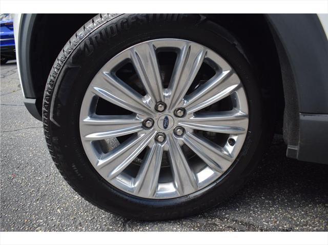 Photo of 2022 White Ford Explorer