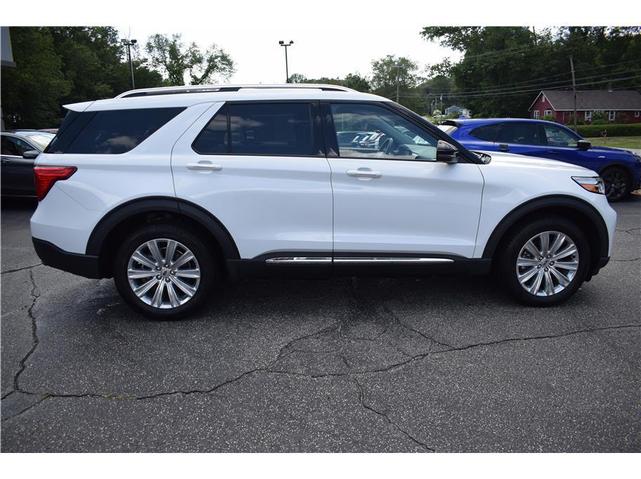 Photo of 2022 White Ford Explorer