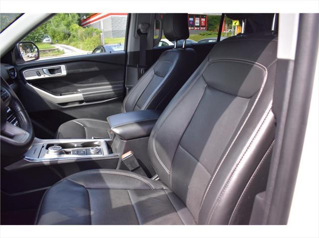 Photo of 2022 White Ford Explorer