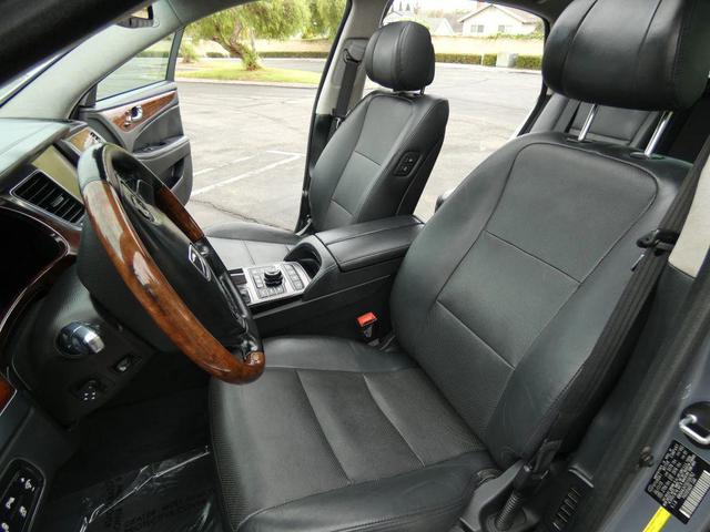 Photo of 2016 Parisian Gray Hyundai Equus