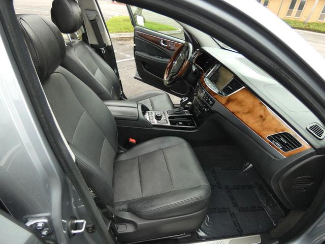 Photo of 2016 Parisian Gray Hyundai Equus