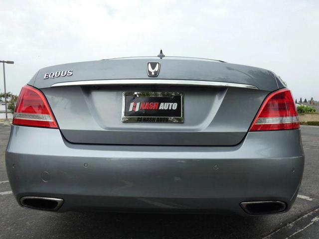 Photo of 2016 Parisian Gray Hyundai Equus