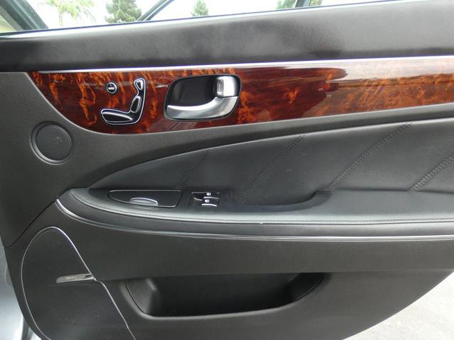 Photo of 2016 Parisian Gray Hyundai Equus