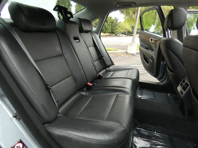 Photo of 2016 Parisian Gray Hyundai Equus